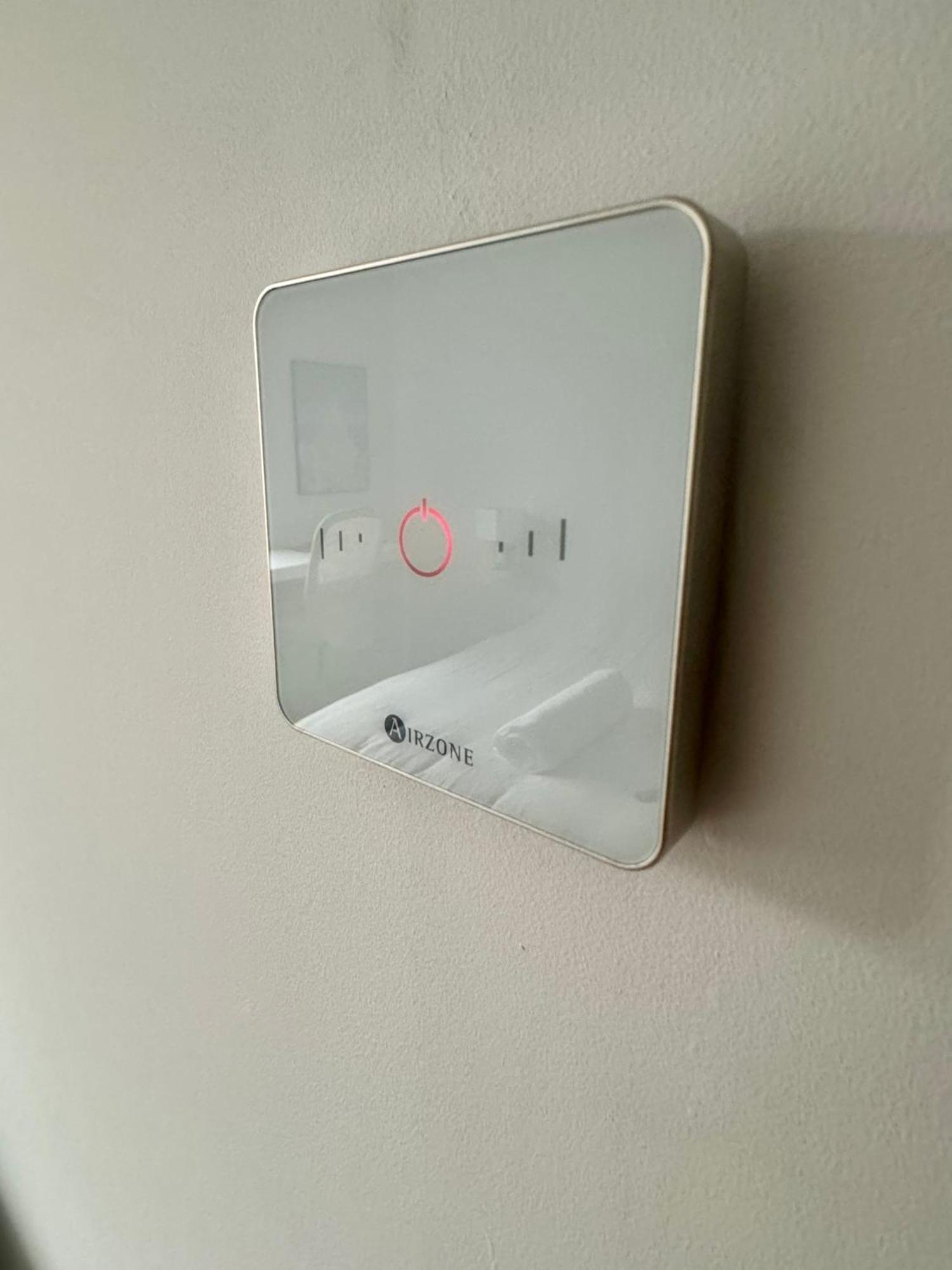 Chambre Privee Climatisee Avec Salle De Bains Partagee-Le Sapin Genay (Rhone) Luaran gambar