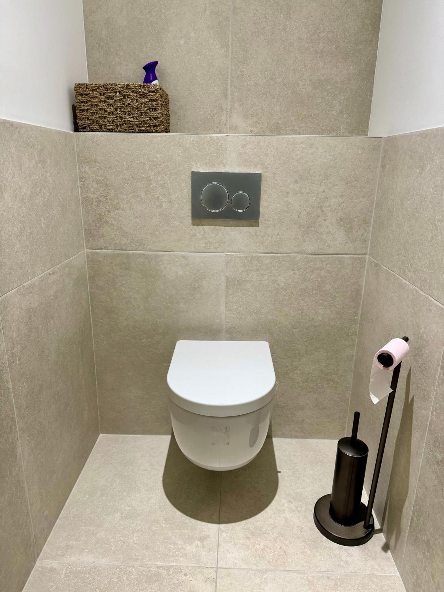 Chambre Privee Climatisee Avec Salle De Bains Partagee-Le Sapin Genay (Rhone) Luaran gambar